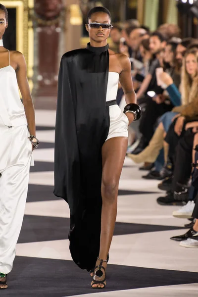 Look 99